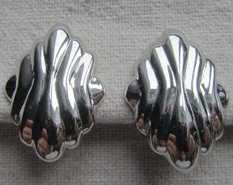 Vintage silver tone modernist Vendome clip on earrings