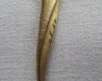 Vintage gold tone modernist oversized leaf brooch