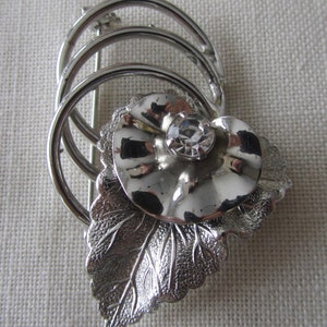 Vintage silver tone modernist flower brooch with rhinestones