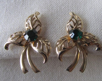 Vintage gold tone screw back flower earrings with green rhinestones