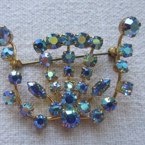 Vintage gold tone blue rhinestones brooch