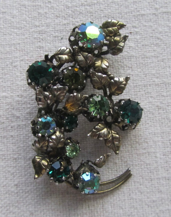 Triad brooch deals