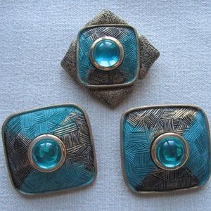 Vintage turquoise lucite set of brooch with oversize clip on earrings