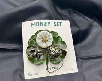 Nemo Honey Set Trio Pins 2 Bees and Flower Set, Lucite, with Clear Rhinestone Flower Center, Flower 1 18” Diamter, Bees 7/8” Square