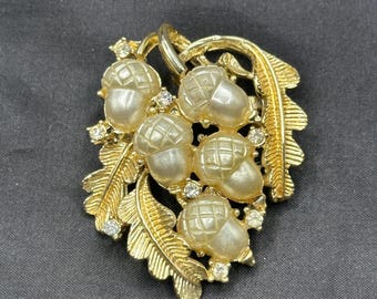 Coro Gold Plated Acorn and Branch Brooch, White Lucite Acorns on Gold Leaves, 2” by 1.5”