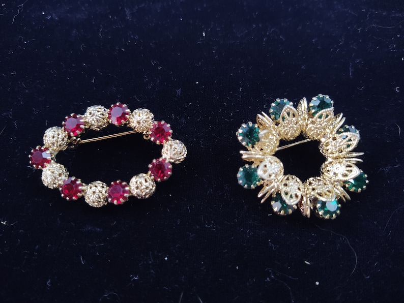 Unsigned Set of 2 Wreath Brooches Other with Red One with Green Rhinestones Gold Tone Metal Great for Holidays