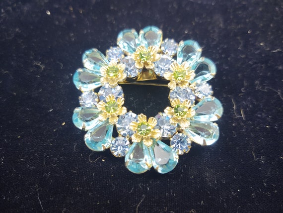 Likely Juliana Rhinestone Wreath Brooch, Teardrop… - image 2