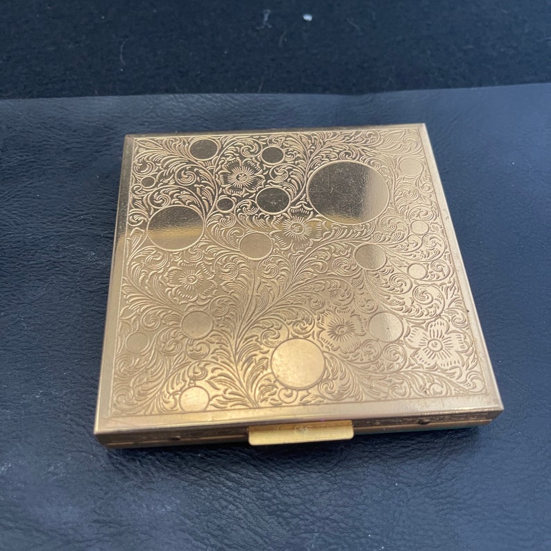 Elgin American Square Powder Compact, Green Cover, Floral Etched Back ...