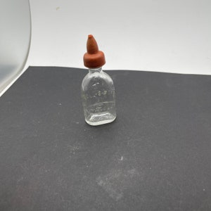 Amsco Doll-E-Toys Glass Baby Bottle with Cap, Excellent Condition. 3.75 Inches Tall