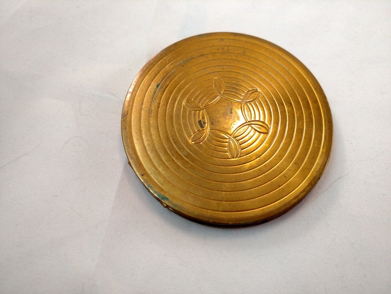 Dorothy Gray Compact, Gold Tone, Showing Some Typical Wear Dorothy Gray Compact, Gold Tone, Showing Some Typical Wear