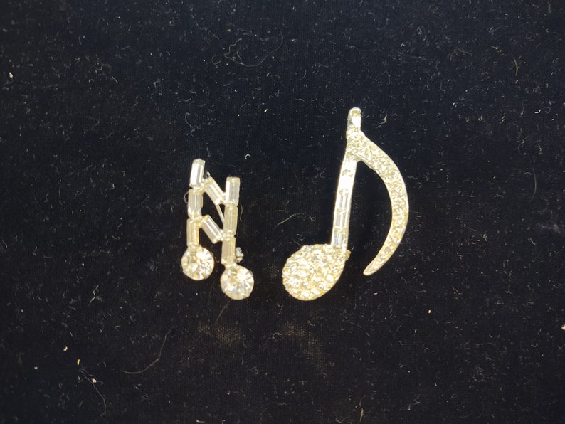 Unsigned Clear Rhinestones Silver Tone Metal Round and Baguette Set of 2 Music Note Brooches