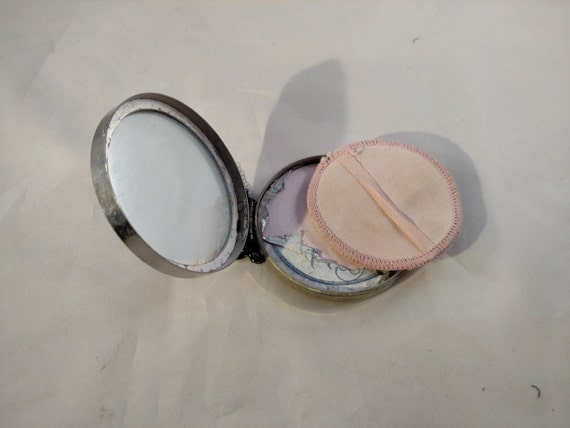 Unsigned Silver Tone Etched Dance Compact on Chai… - image 3