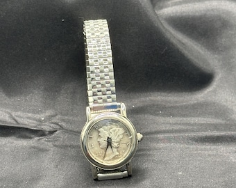 Quecksilber-Dime, 1942, Unisex-Armbanduhr, silberfarbenes Stretch-Band, Sekundenzeiger, schwarze Zeiger, funktioniert hervorragend, 7/8 ”Durchmesser Gesicht