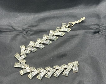 Sterling Silver Chevron Leaf Link Bracelet, Outlined Leaves, 7.25” x  .5”, Shiny