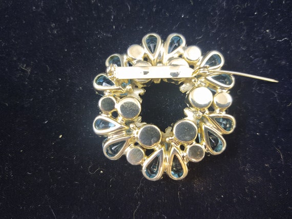 Likely Juliana Rhinestone Wreath Brooch, Teardrop… - image 3