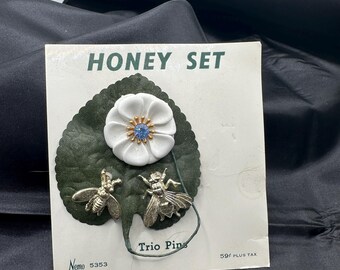 Nemo Honey Set Trio Pins 2 Bees and Flower Set, Lucite, with Blue Rhinestone Flower Center, Flower 1 18” Diamter, Bees 7/8” Square