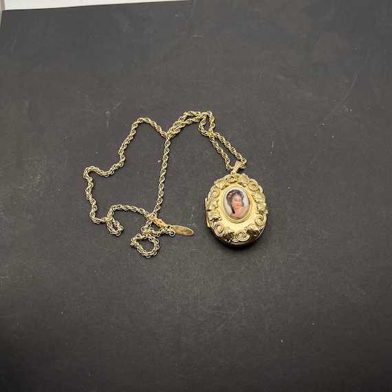 vintage LOCKET pendant 750刻印　K18 Whiting and Davis Pendant, Oval Locket, Portrait of Woman on