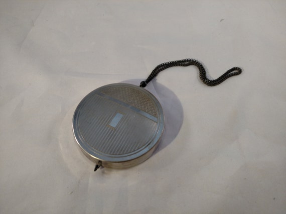 Unsigned Silver Tone Etched Dance Compact on Chai… - image 4