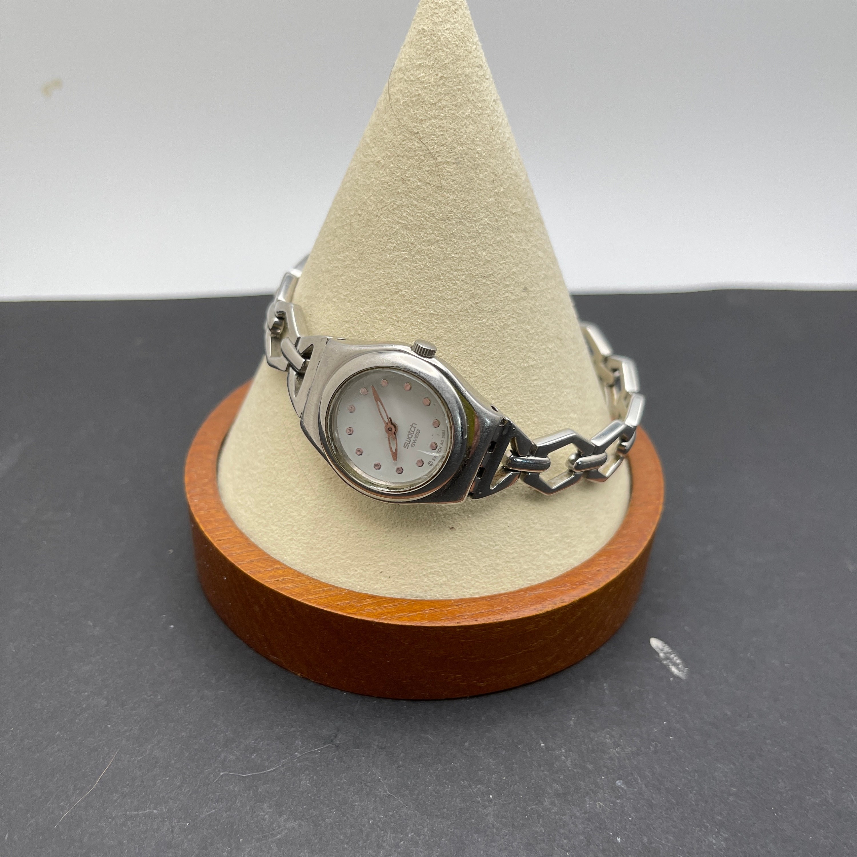 Swatch Ladies Watch, Swiss Irony V8, Silver Tone Metal Swatch Ladies Watch, Swiss Irony V8, Silver Tone Metal
