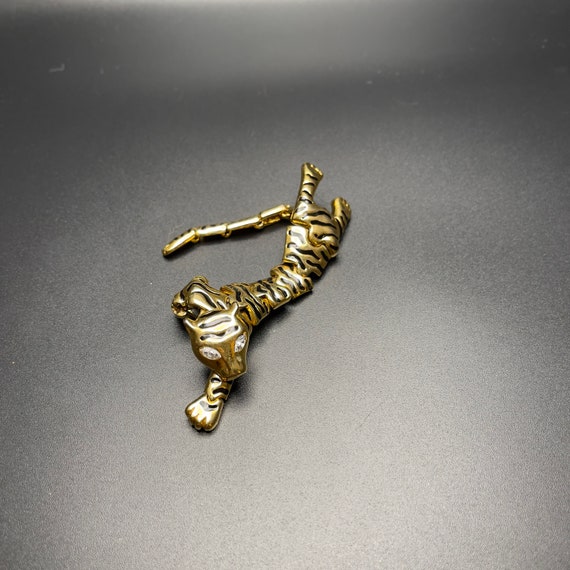 Tiger Shoulder Pin, Articulated, Gold Tone Metal,… - image 2