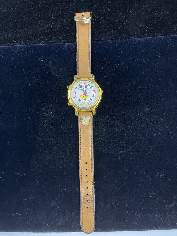 Lorus Musical Mickey Mouse Watch, Two Tunes, Moving Baton  display picture 3