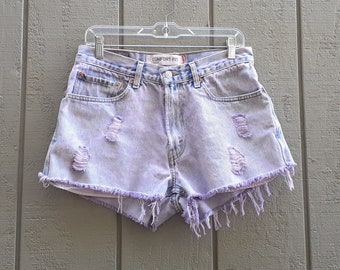 Levi Cutoff Shorts / 31 / High Rise / Light Purple Dye