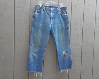 Wrangler Cropped Jeans / 38 x 25 / Cowboy Cut / Distressed / 13MWZ