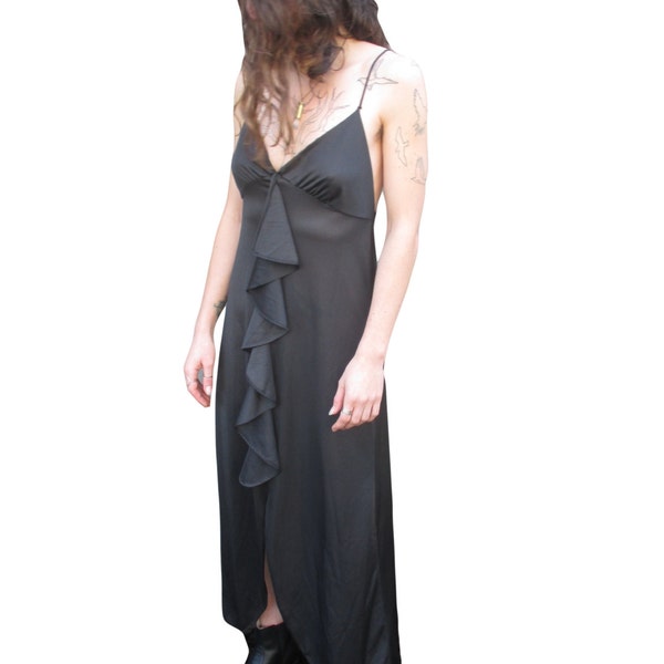 Deep V Nightgown / Black / 1970s / Ruffle / Mermaid Maxi Dress / Spaghetti Strap / Small / Medium / Slip Dress / Romantic Goth