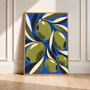 Può includere: Una stampa artistica da parete rettangolare incorniciata che presenta un'illustrazione stilizzata di olive verdi su un ramo. Il design include foglie sovrapposte color verde scuro e crema su uno sfondo blu vibrante con ombreggiature testurizzate.