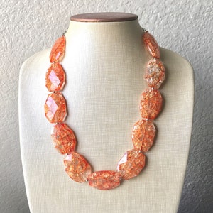 Orange Einzelstrang große Perlen Statement Kette, orange Schmuck, orange Perlenkette, orange Brautjungfer Halskette Schmuck