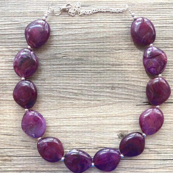 Collier tendance épais violet aubergine, gros bijoux en perles, collier tendance simple brin, collier plastron, mariage de demoiselles d'honneur, praliné