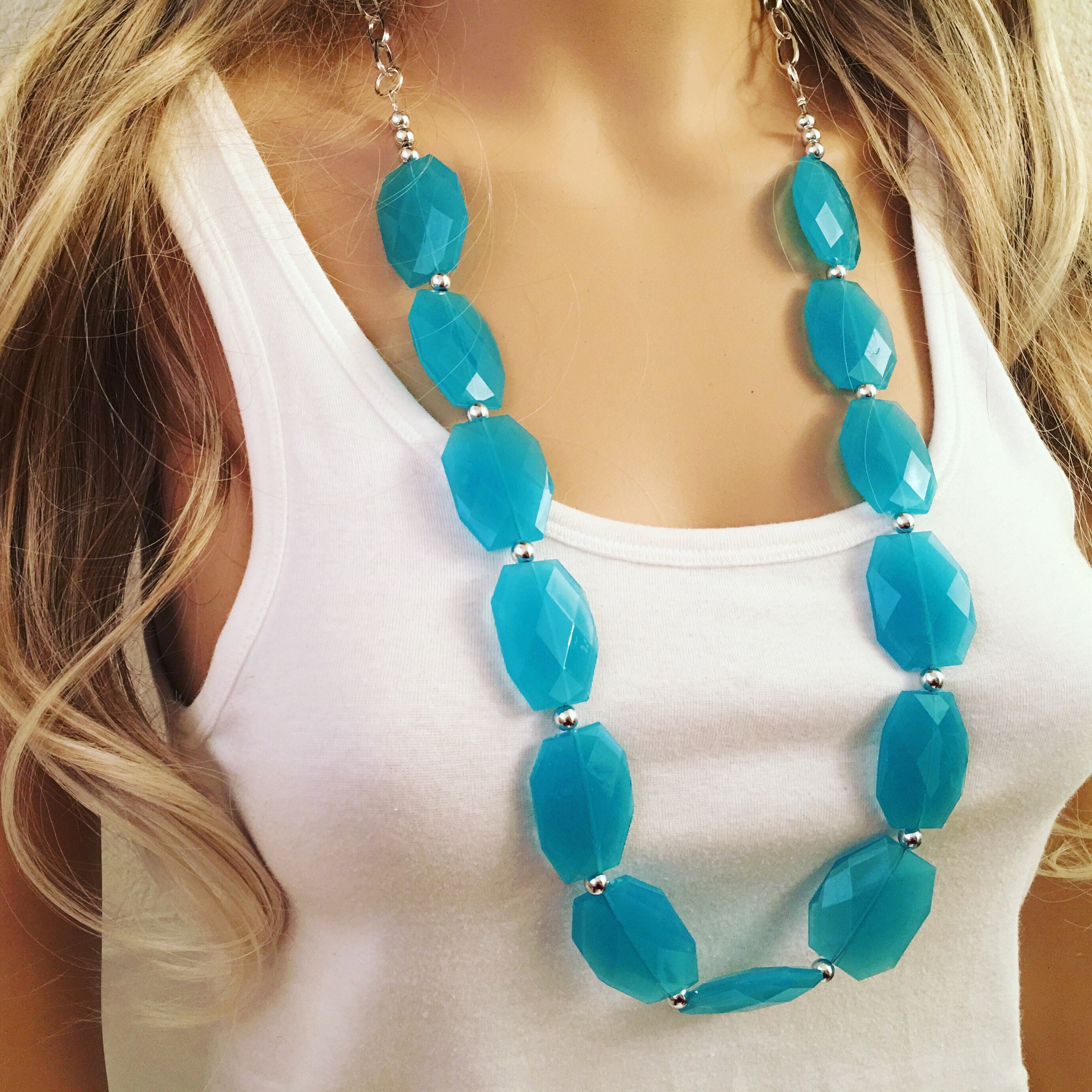 Dine and dash blue necklace deals
