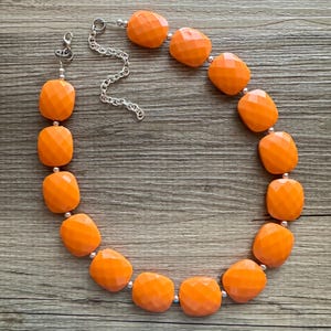 Orange Clementine Einzelstrang große Perlen Statement Halskette, orange Schmuck, orange perlenkette, orange Brautjungfer Halskette Schmuck