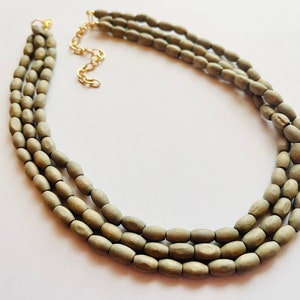 Grijze berkenhout 3 strand kralen ketting, vintage tan sieraden dikke statement ketting, grote kralen ketting geometrische boho donker geschilderd