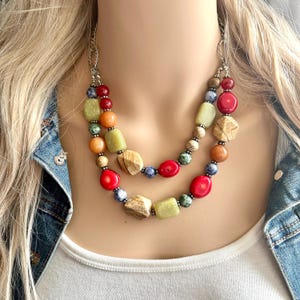 Collana di perline vintage colorata, gioielli arcobaleno, collana vistosa e massiccia, gioielli di perline grandi a 2 fili, floreale, legno, rosso, blu, verde, argento