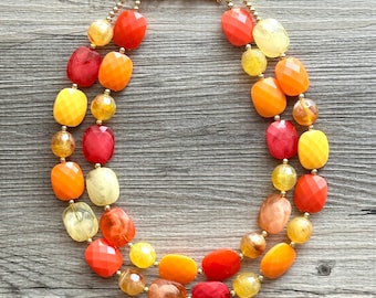 Gezellige herfstvest statementketting, rood geeloranje, statementketting met 2 strengen, herfstkleuren, dikke herfstketting, mosterdkralen