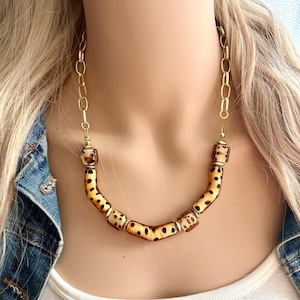 Collier simple brin épais vintage en or à imprimé animal, collier de perles brunes, bijoux en perles de guépard, bijou métallique en verre léopard
