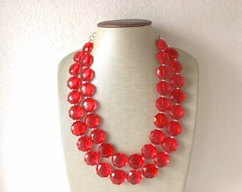 Collier de déclaration Double Strand rouge cerise - assez gros bijoux gros perlés, ensemble de bijoux rouges, boucles d’oreilles rouges, grand collier rouge perles