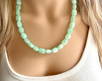 Mintgroene dikke statementketting, ketting met 1 streng, lichtgroene armband oorbellen sieraden set bruiloft, bruidsmeisje gras