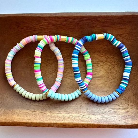 Di Elastici Colorati Multi Per Tessere I Braccialetti Isolato Su Bianco Fotografia Stock Di Elastici Colorati Multi Per Tessere I Braccialetti Isolato Su Bianco Image60655328