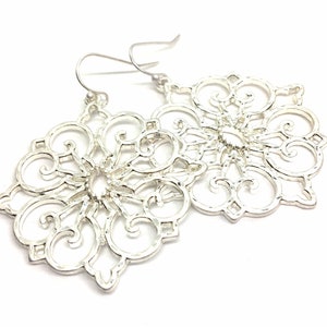 Pendientes de filigrana, pendientes colgantes de plata BRILLANTE, pendientes de filigrana de metal, joyas de filigrana, pendientes de encaje recortado de joyería de plata, colgante de plata
