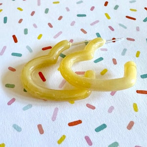 アクセサリー 90s Chunky Vanilla Cream Hoop Earrings 90s Chunky Vanilla Cream Ice Cube Hoop Earrings | Minimal