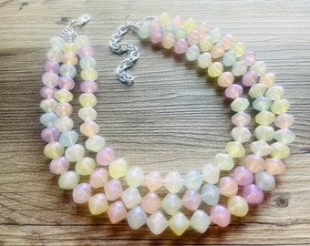 Collar de arcoíris multicolor que brilla en el día, collar de declaración grueso pastel, joyería de verano brillante feliz, joyería de cuentas grandes, blanco geométrico