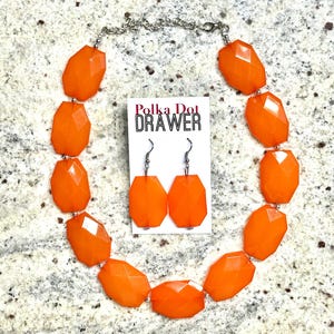 Orange Einzelstrang große Perlen Statement Kette, orange Schmuck, orange Perlenkette, orange Brautjungfer Halskette Schmuck