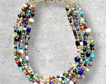 Collar dorado arcoíris multicolor para vacaciones de cumpleaños, collar llamativo grueso y neutral, joyería de cuentas grandes de vidrio con un alegre verano brillante