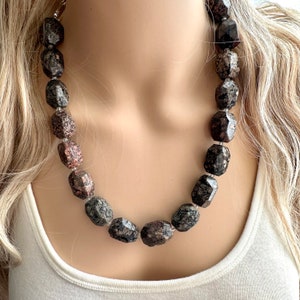 Natuurlijke opaal kralenketting, 1 streng statement ketting, dikke slab enkele sieraden stenen sieraden, edelsteen gelaagdheid zwarte stenen kraal
