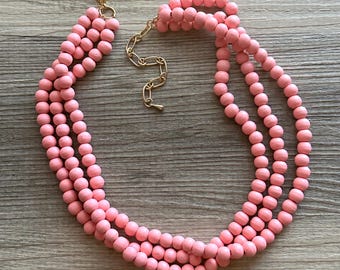 Collar llamativo de 3 hebras con forma de corazón, joyería gruesa con cuentas rosas, babero grueso de joyería rosa ruborizada pintada de madera