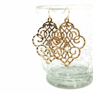 Boucles d&#39;oreilles en filigrane brillantes, boucles d&#39;oreilles en filigrane en métal en forme de goutte d&#39;or, bijoux en filigrane, boucles d&#39;oreilles en dentelle découpée pour bijoux en or SHIMMER, géométrique en métal