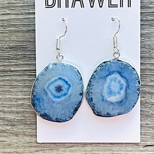 Royal Blue & Silver Agate Slice drop bead earrings, blue beaded statement earrings, dark blue jewelry, blue geometric earrings image 5