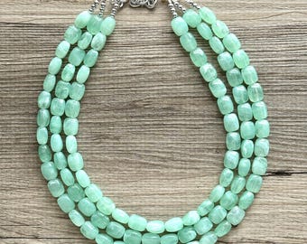 Mintgroene dikke statementketting, ketting met 3 strengen, lichtgroene armband oorbellen sieraden set bruiloft, bruidsmeisje gras